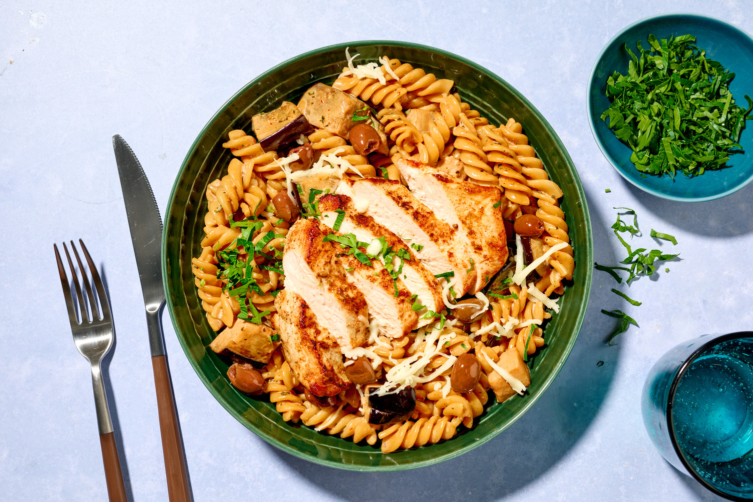 Fusilli complets à l'aubergine & filet de poulet