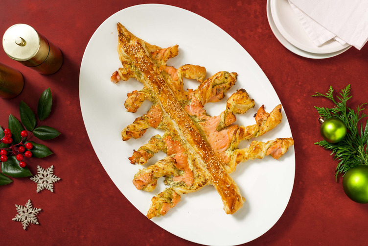 Sapin de Noël en pâte feuilletée au saumon fumé