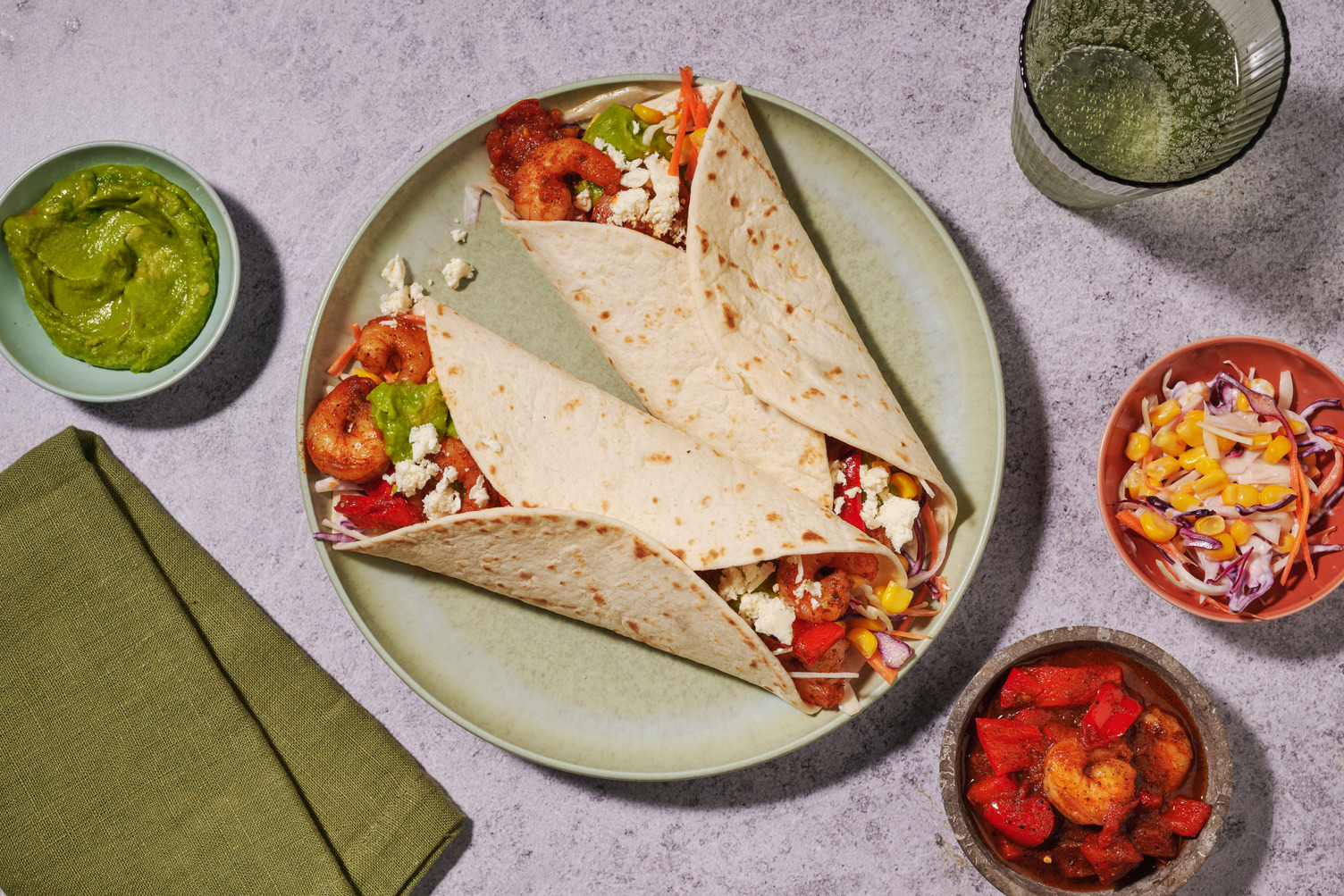 Wraps met zoet-pikante scampi's en guacamole