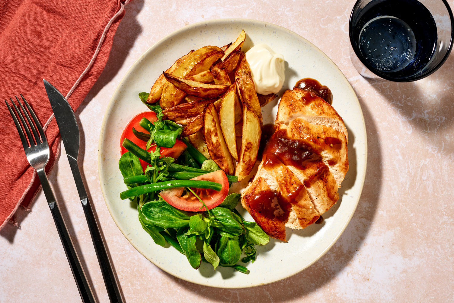 Kipfilet met zelfgemaakte friet