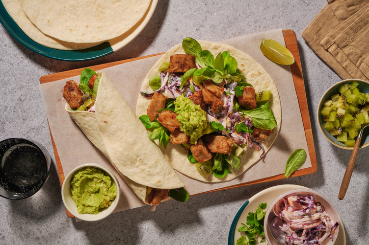 Wraps aux émincés végés façon poulet, kiwi & avocat écrasé
