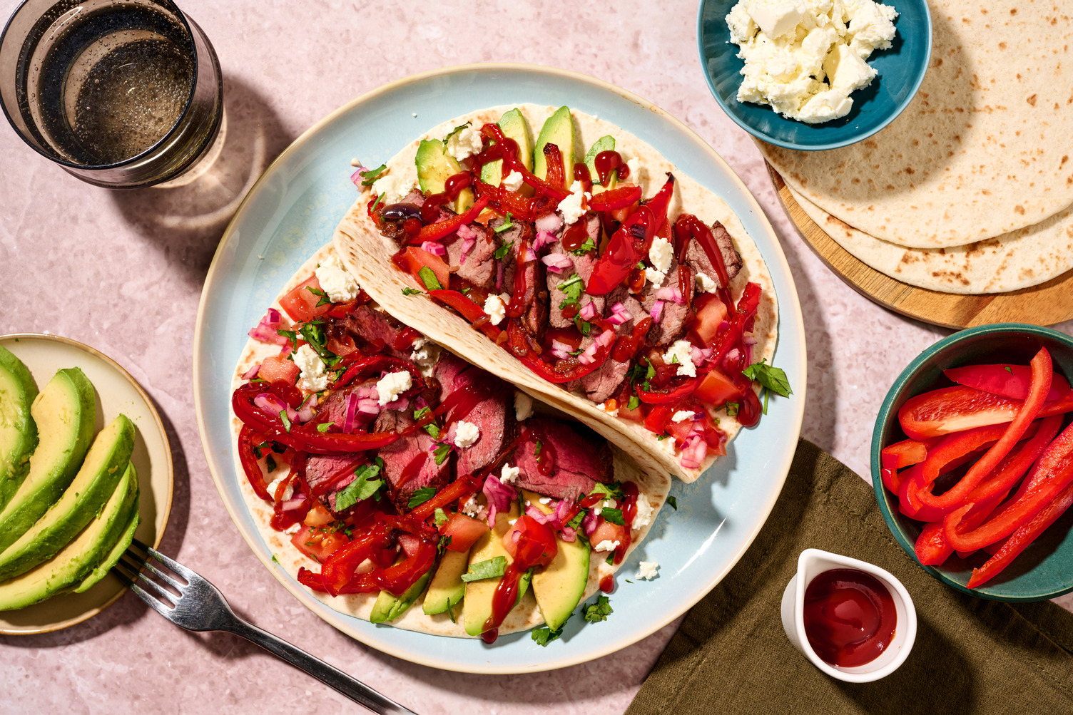 Fajita's met filet mignon, avocado en salsa