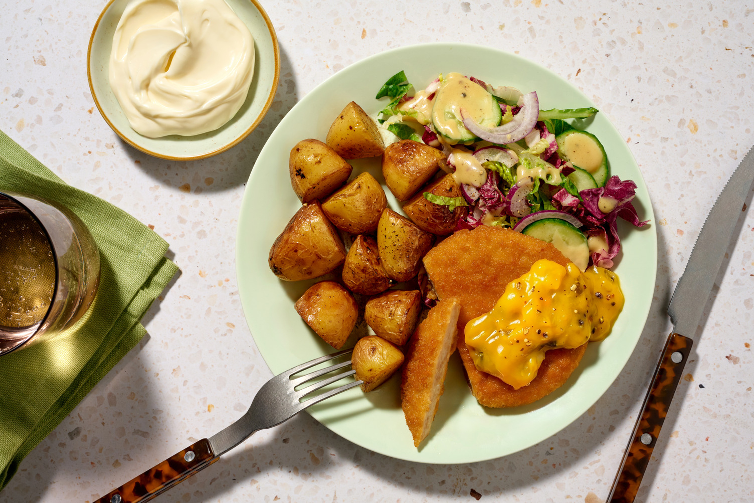 Krokante veggie kipburger met piccalilly 