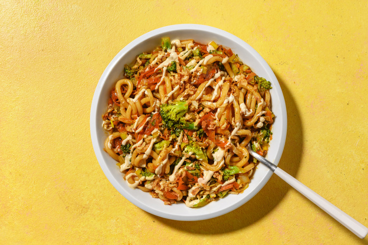 Udon exprés con verduras y cebolla crujiente