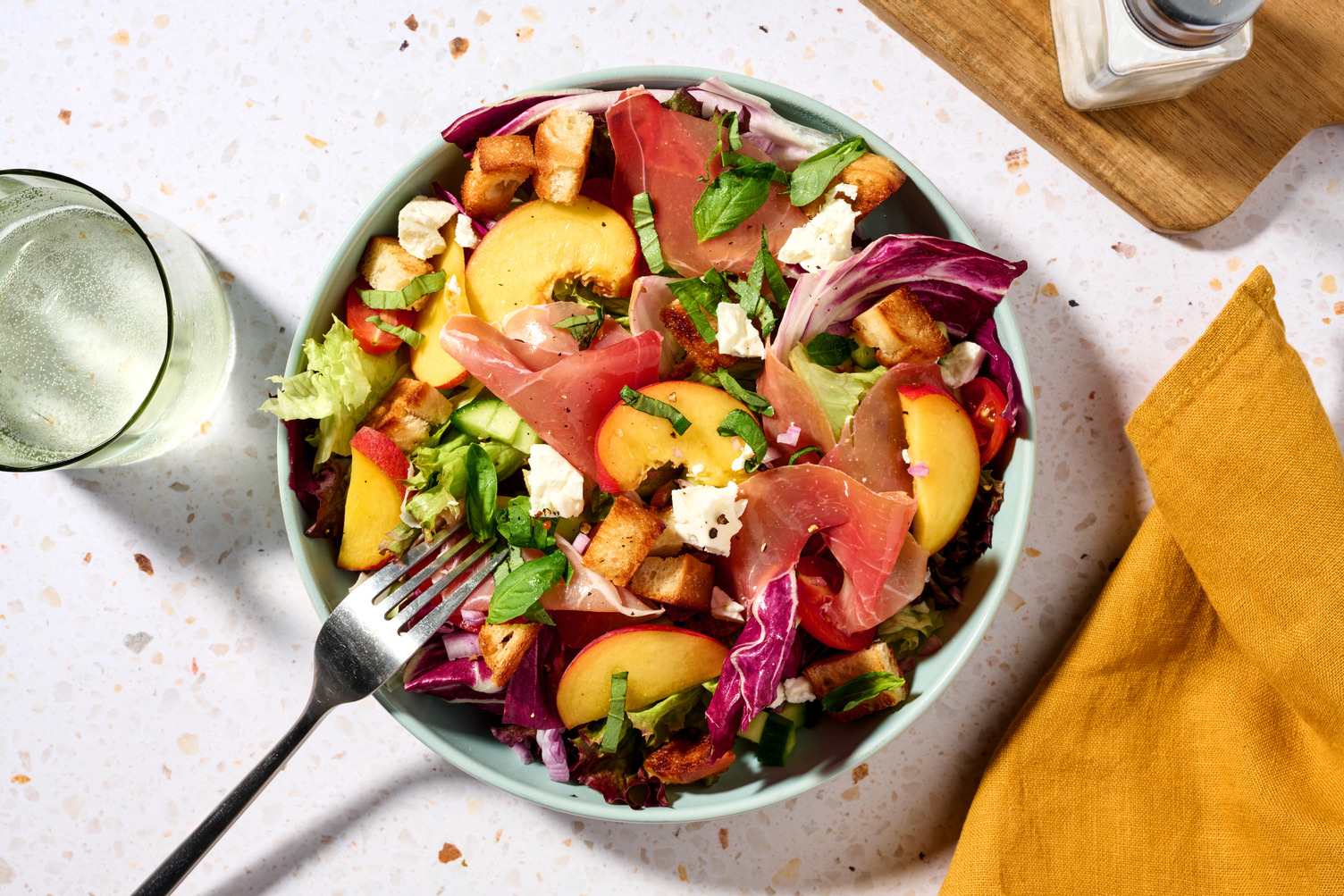 Panzanella au prosciutto & à la pêche
