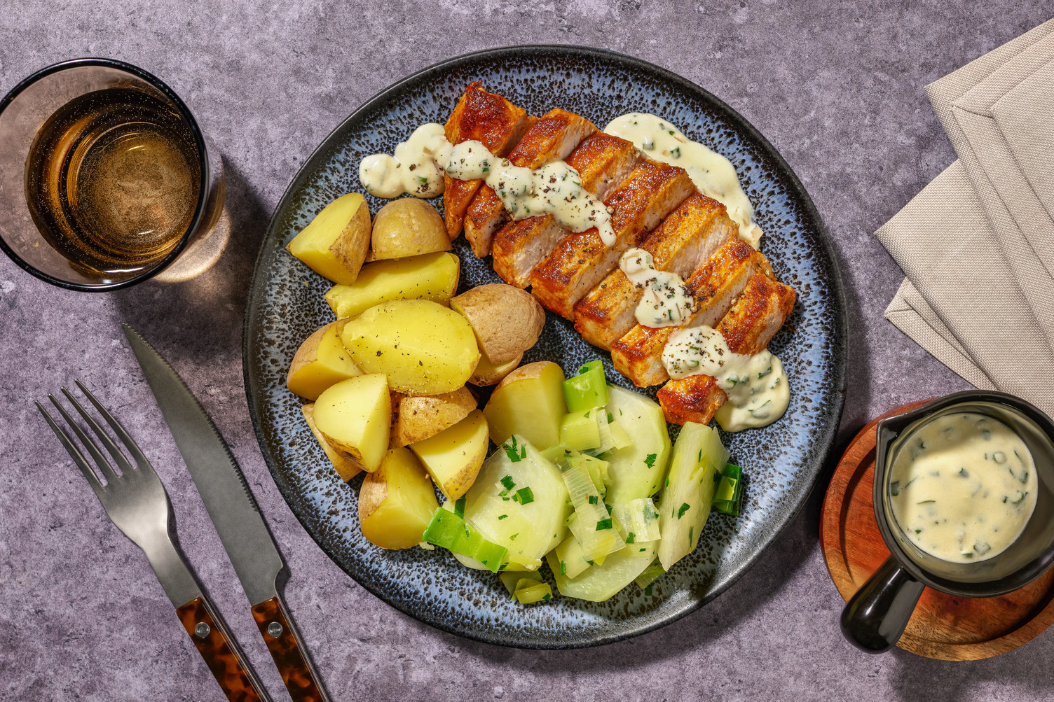 Doppeltes Schweinesteak mit Kohlrabigemüse 
