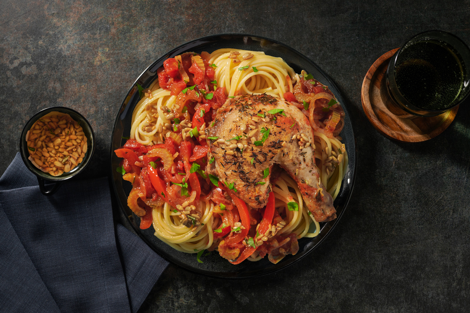 Pollo Cacciatore mit Linguini und Hähnchenkeulen