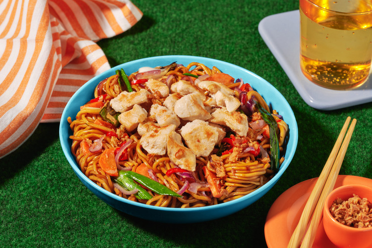 Stir-fry met kip en noedels