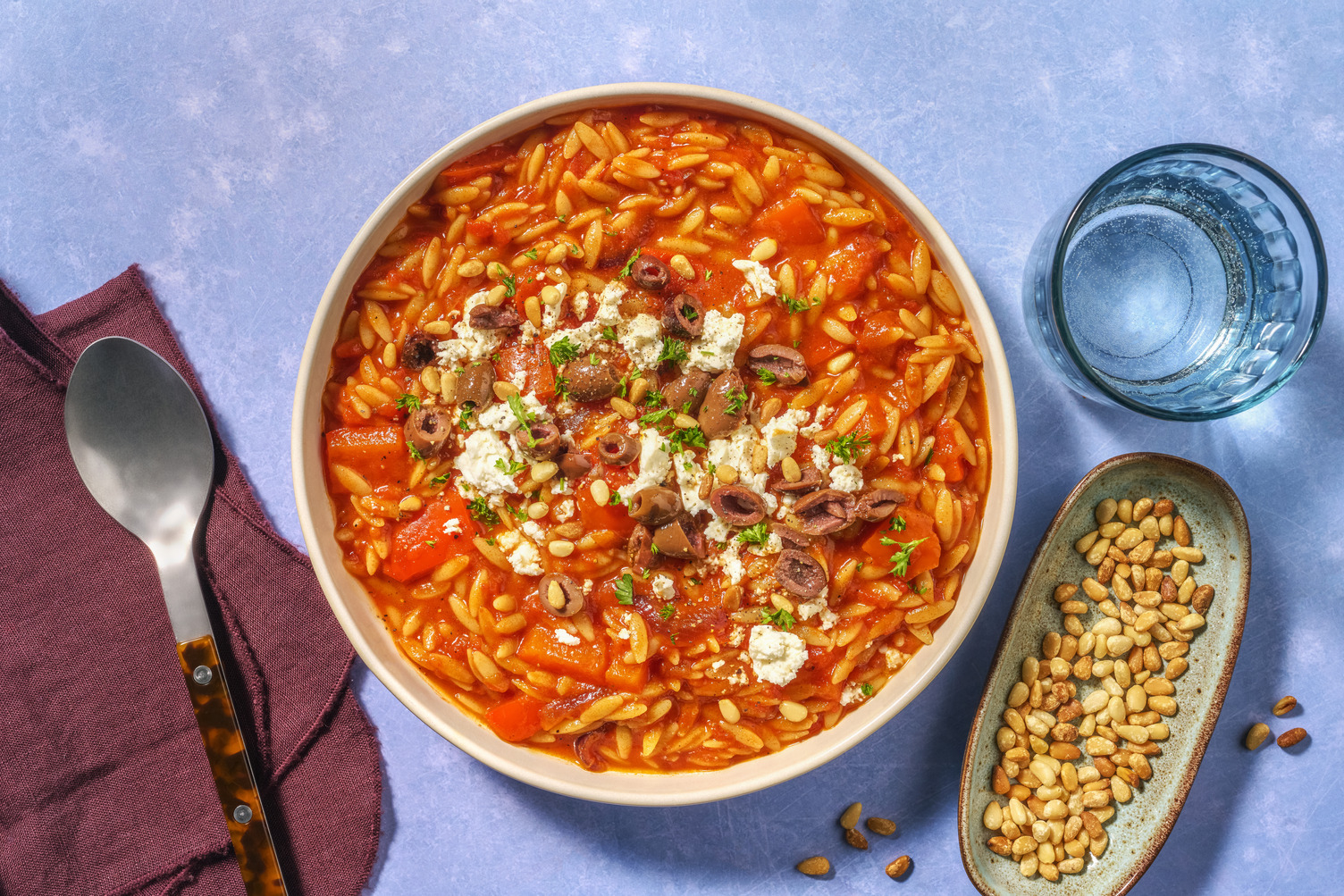 Griechischer Orzo in Tomatensoße