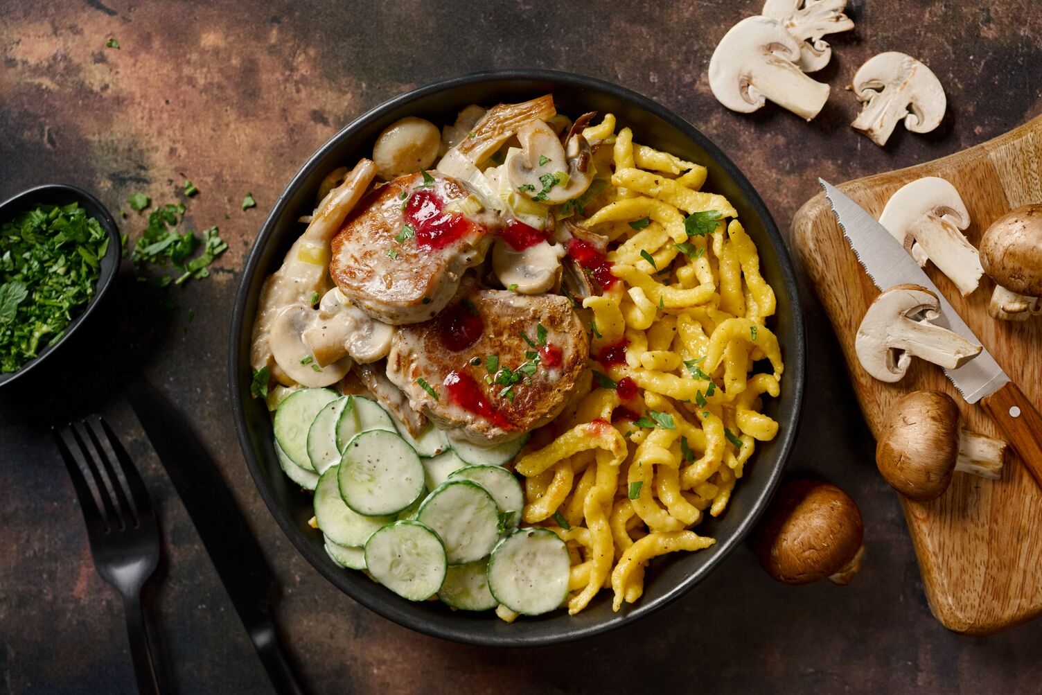 Bio-Schweinemedaillons mit Eierspätzle