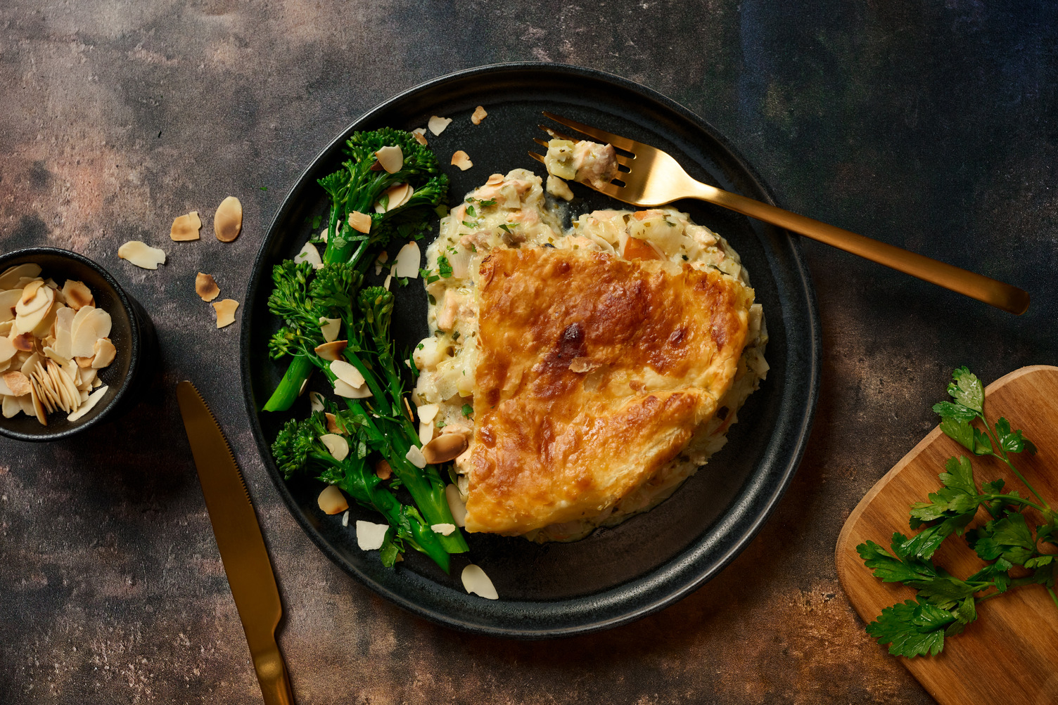 Tourte fondante au poisson, poireau & herbes fraîches