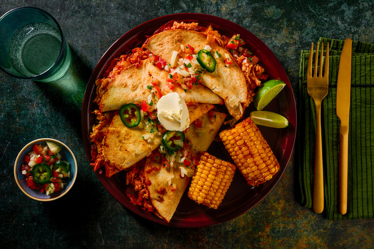 Cheesy birria-taco's met kip