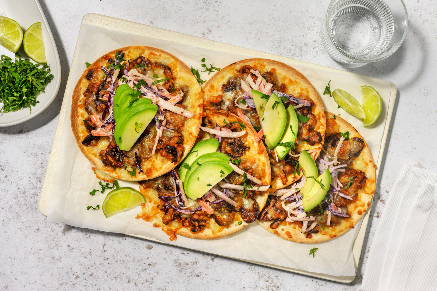 Cheesy tostada's met chipotle en champignons