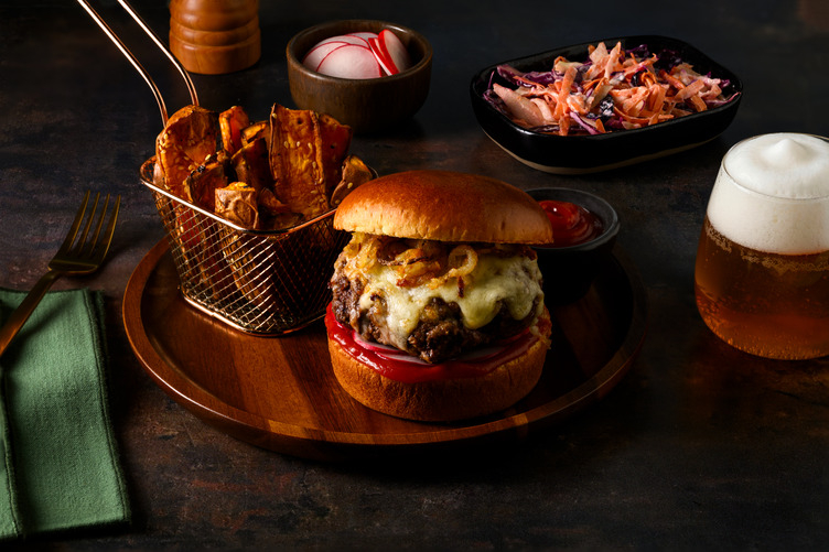 Spicy Korean Cheese Burger vom Weiderind mit Cheddar