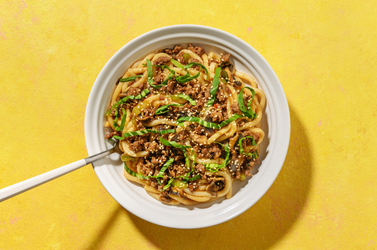 Japansk 'yaki udon'-nudler og hakket oksekød