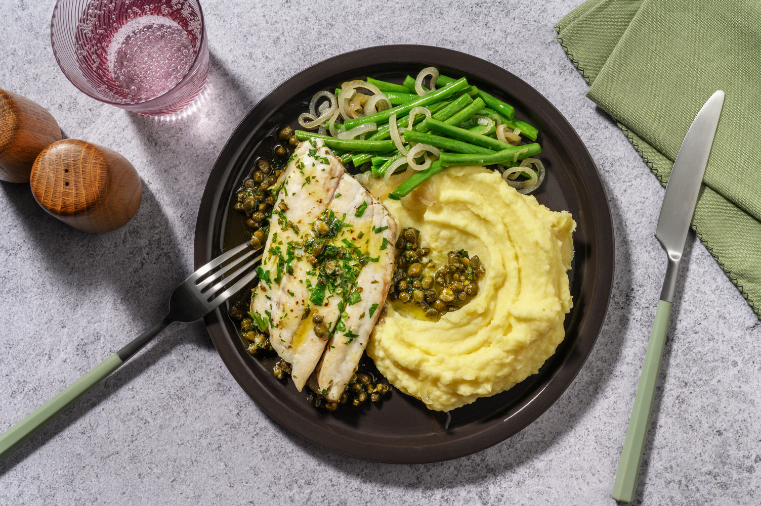 Franskinspireret barramundi 'meunière'  