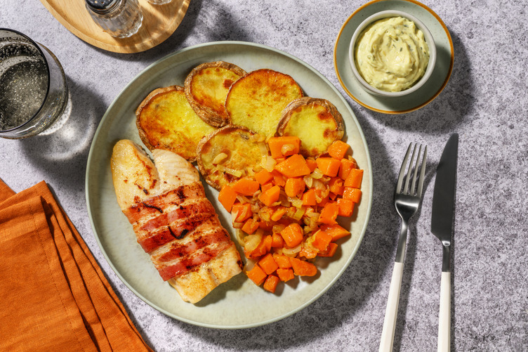 Pangasiusfilet in ontbijtspek met patatjes