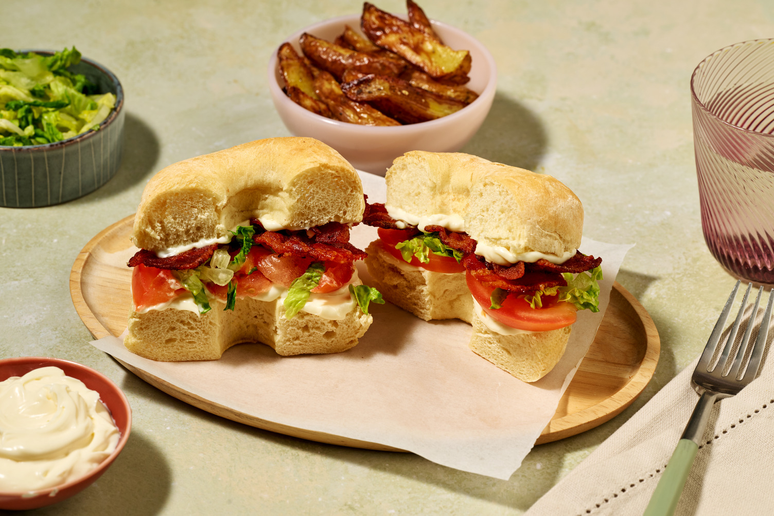Bagel façon BLT : bacon, sucrine & tomate