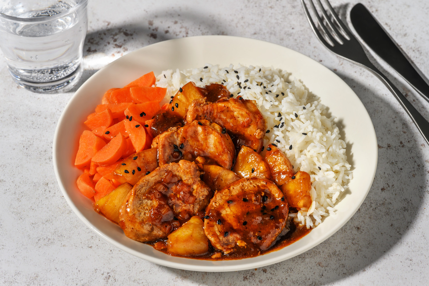 Varkenshaas in kruidige ananassaus