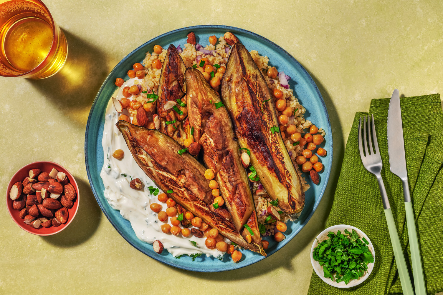 Aubergine rôtie à la harissa & boulgour