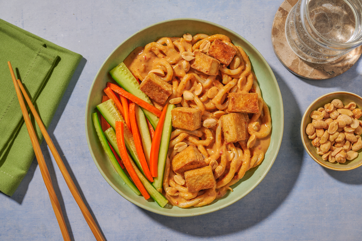Udon Salade : tofu grillé, cacahuètes & sésame