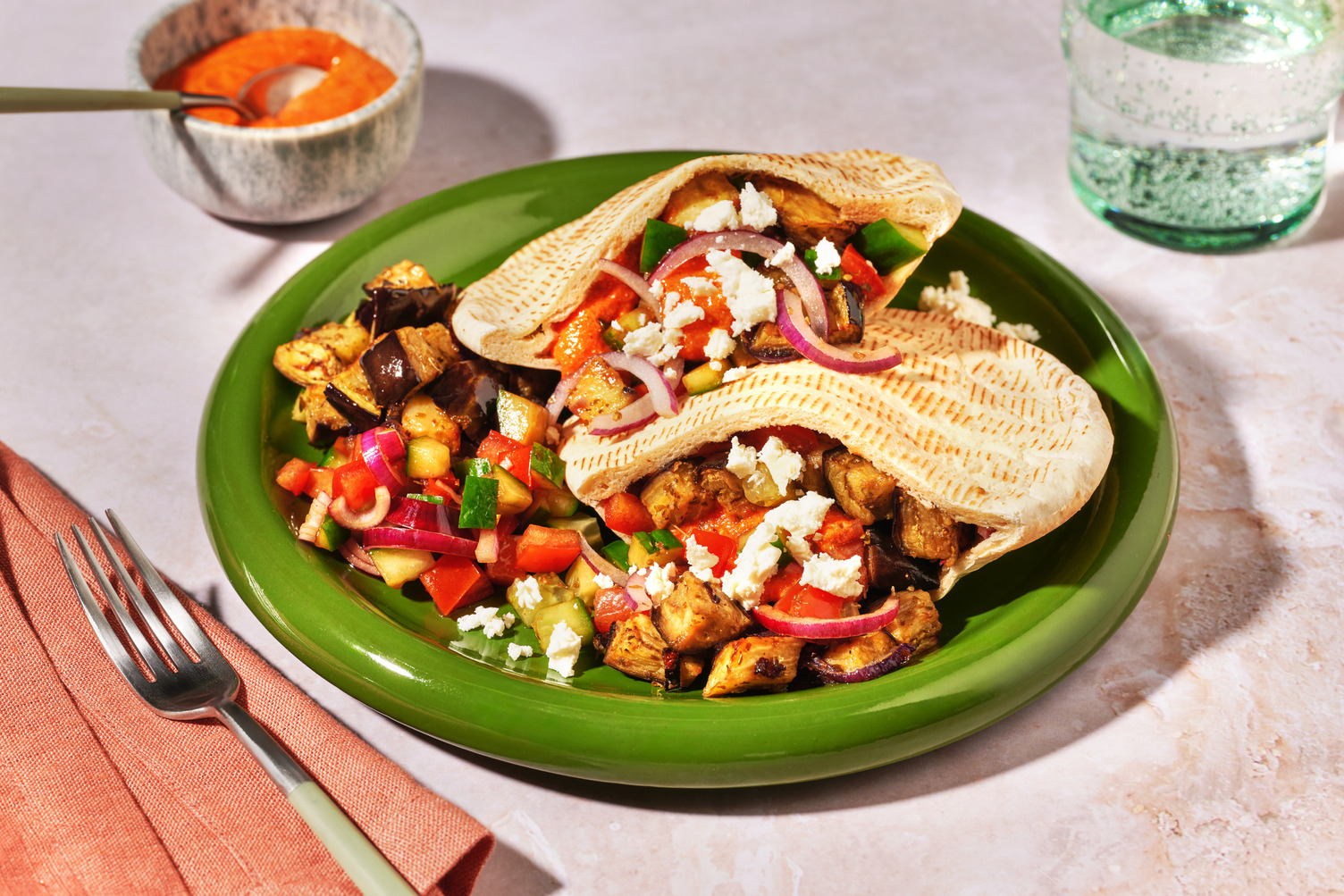 Pita tirokafteri & aubergines grillées