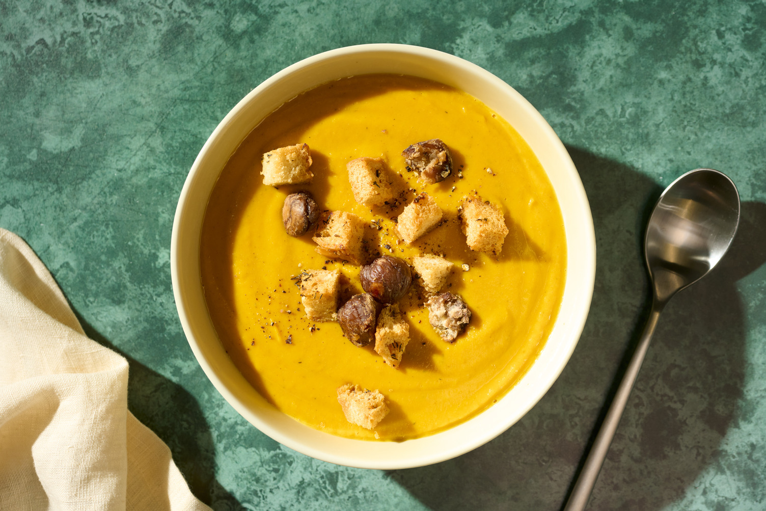 Velouté de potimarron, carotte & marrons