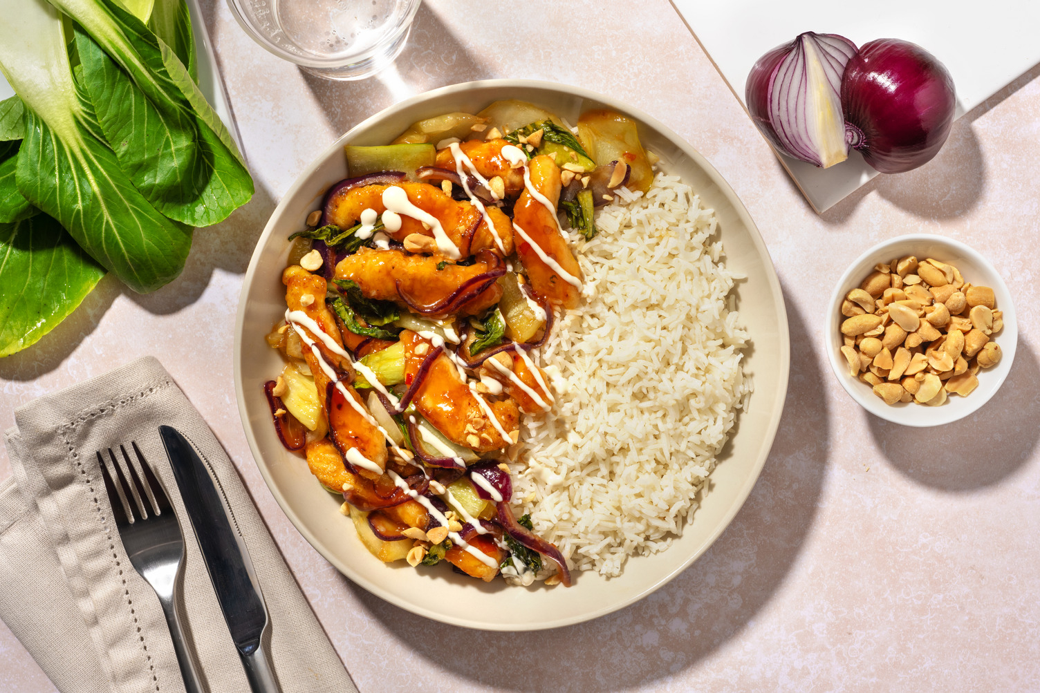 Dinde grillée, pak choï & cacahauètes