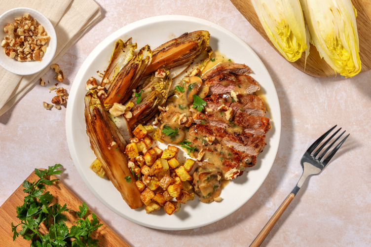 Porc sauce champignons, endives braisées & noix