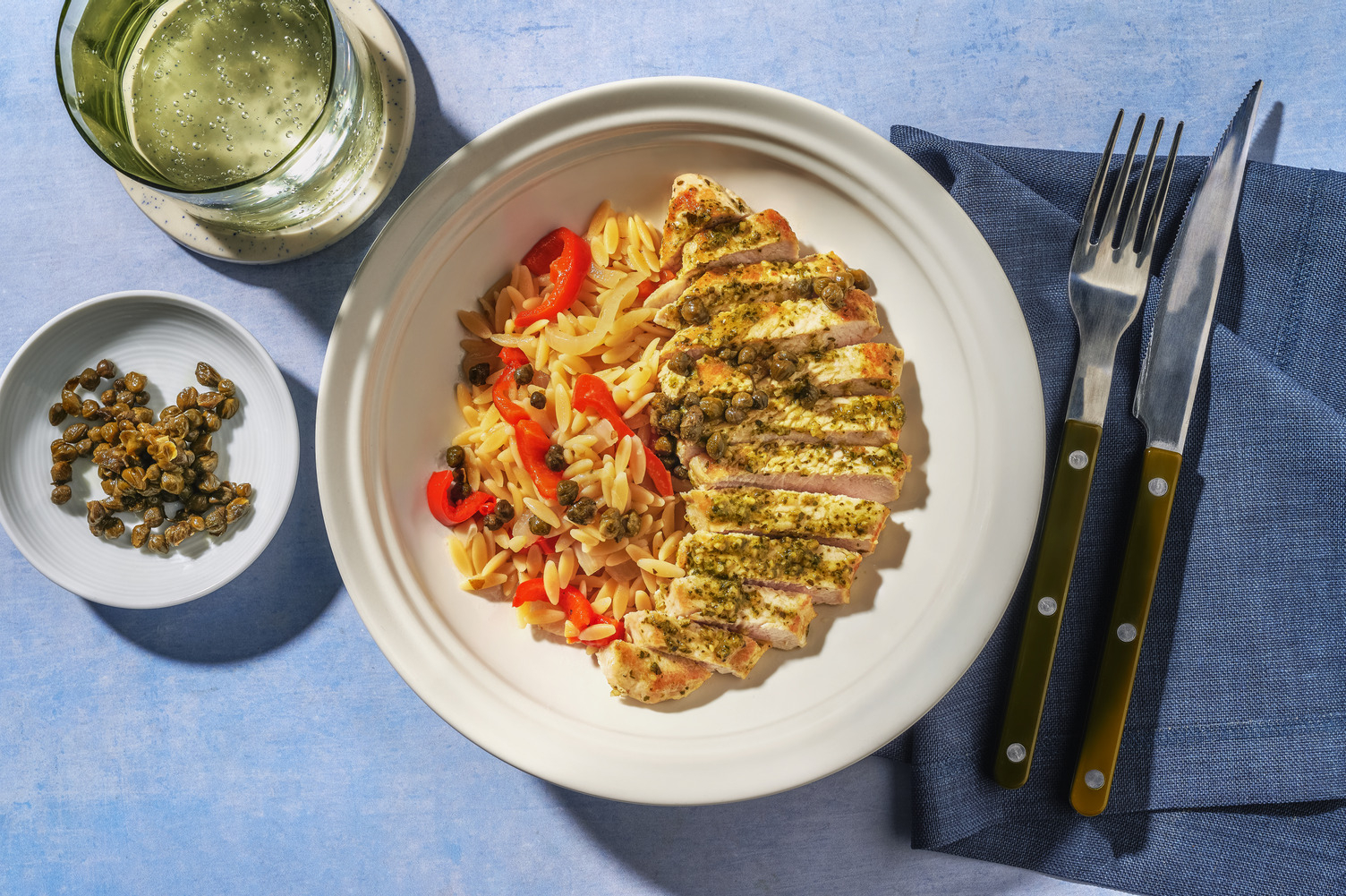 Dinde à la crème de basilic & orzo peperonata