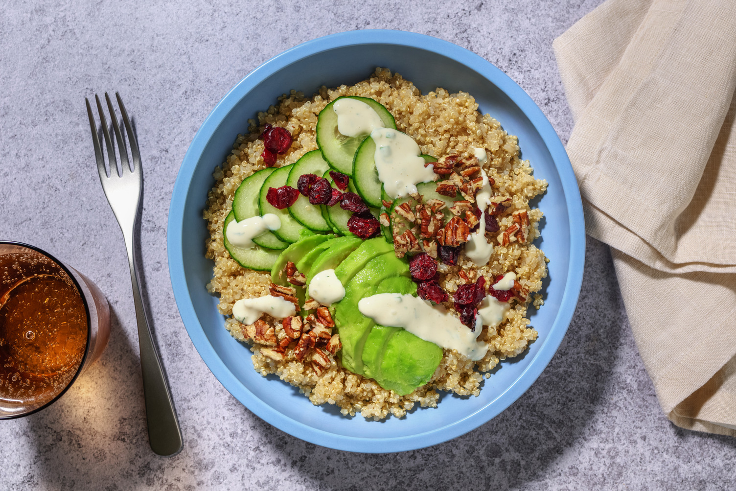 Bowl California : quinoa, cranberries & avocat
