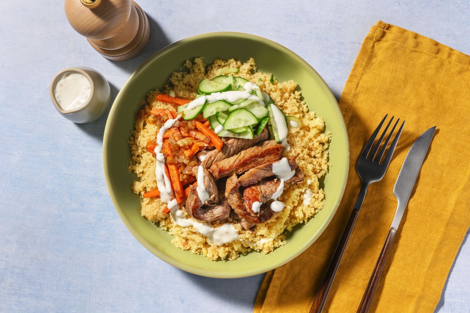 Bowl du Soleil : bœuf grillé, semoule & aïoli