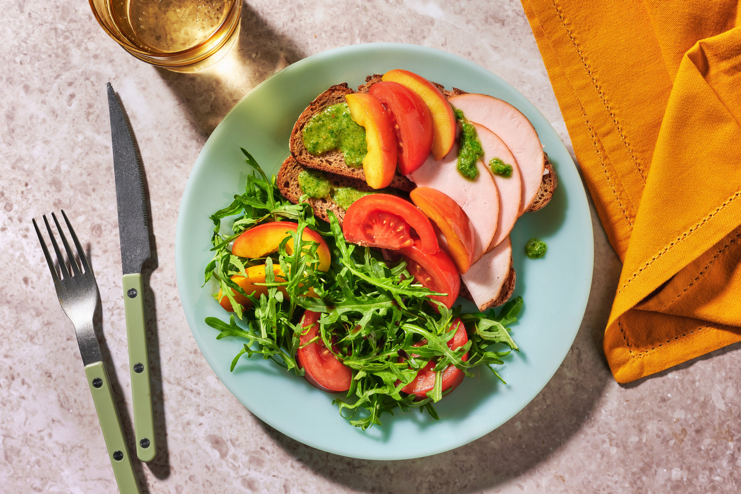 Bruschetta aux tranches de poulet & nectarine