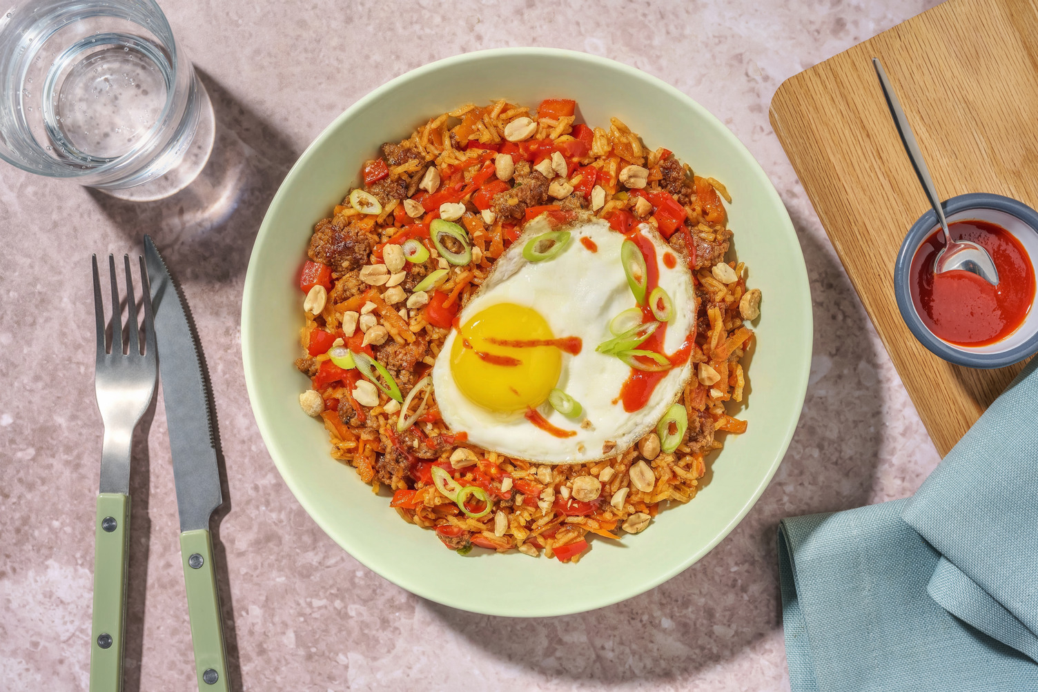 Riz sauté au bœuf, sauce umami & sriracha