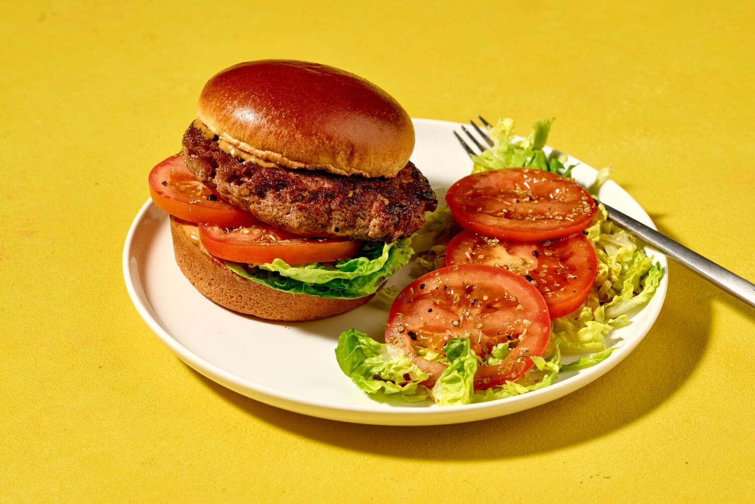 Burger de bœuf express & sauce à l’ail noir