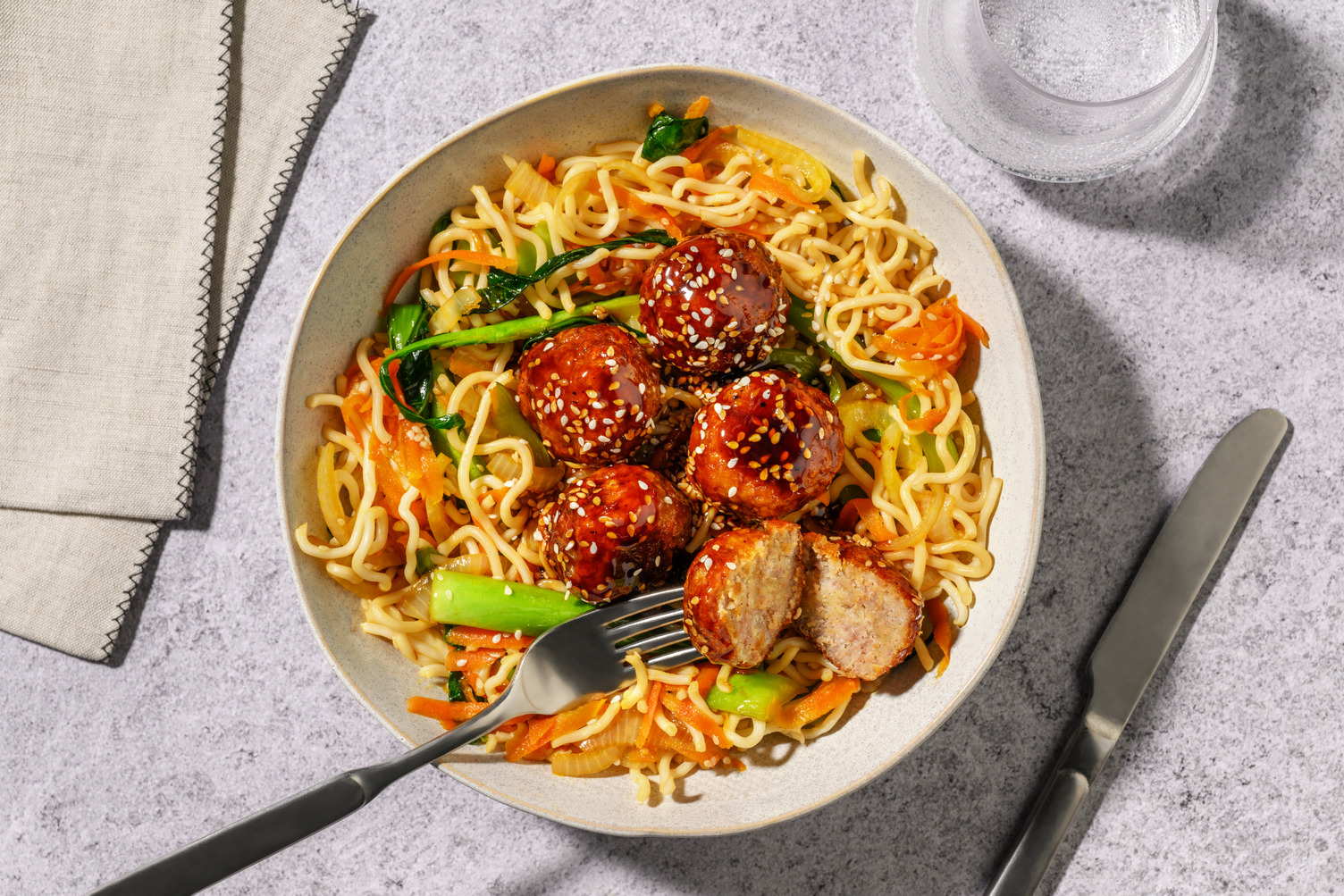 Udon aux boulettes de porc & pak choi