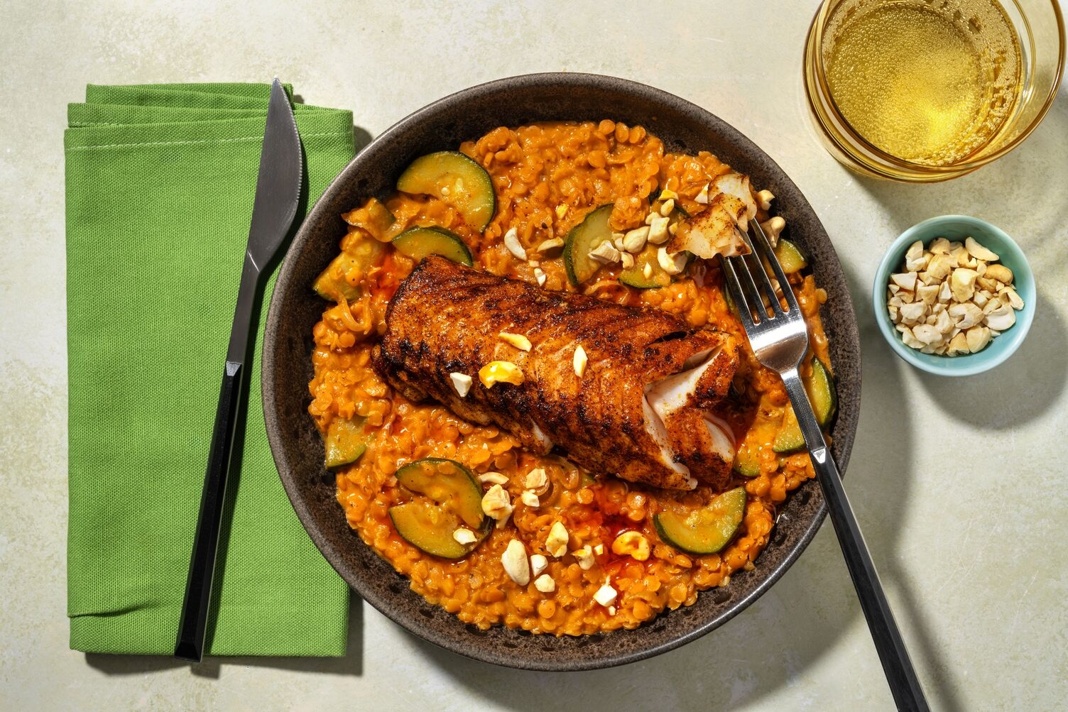 Filet de poisson & dahl de lentilles corail