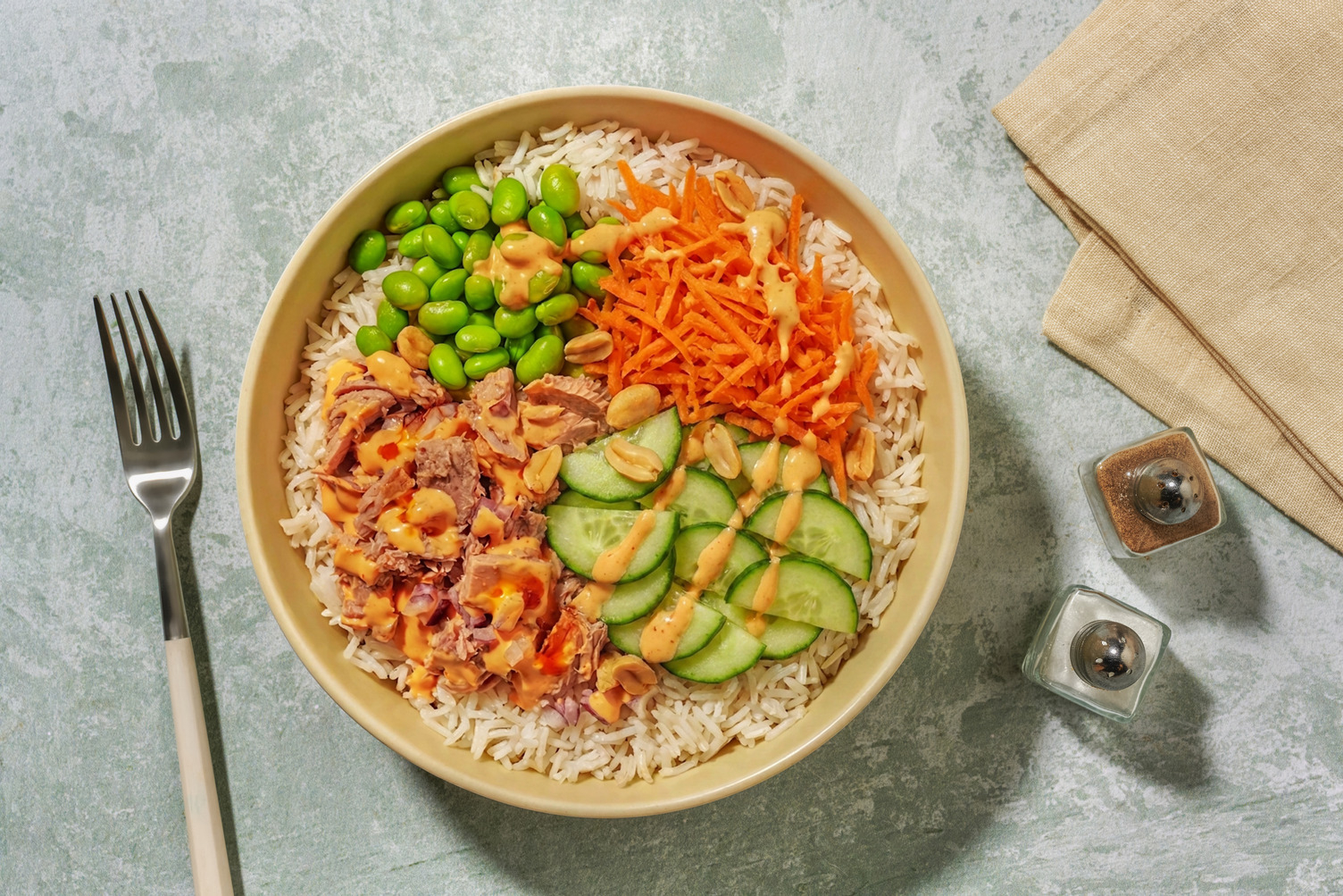 Poké bowl : thon, spicy sriracha & edamame
