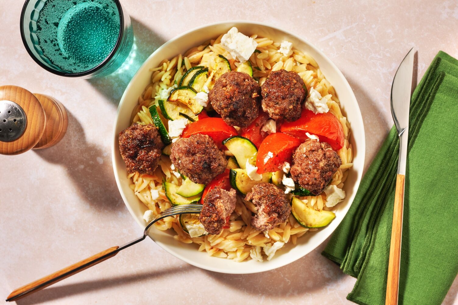 Keftedes de bœuf, orzo & courgette