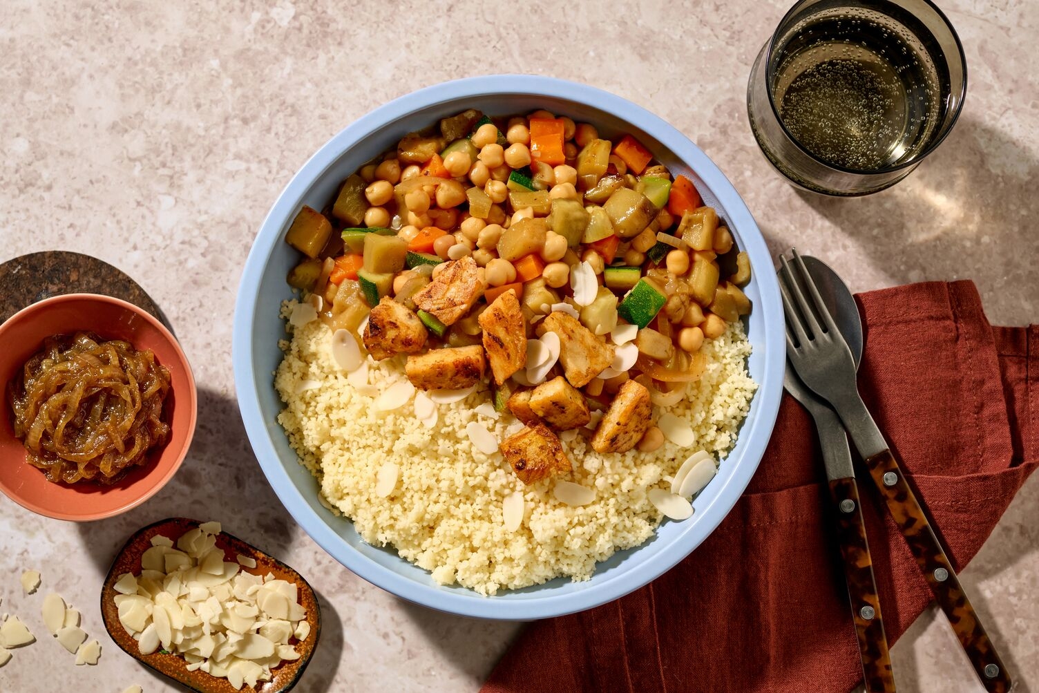 Marokkanischer Couscous mit veganen Filetstücken
