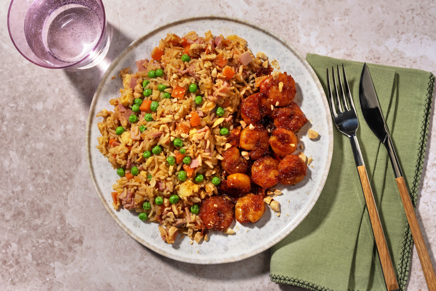 Crevettes miel-soja & riz cantonais au jambon