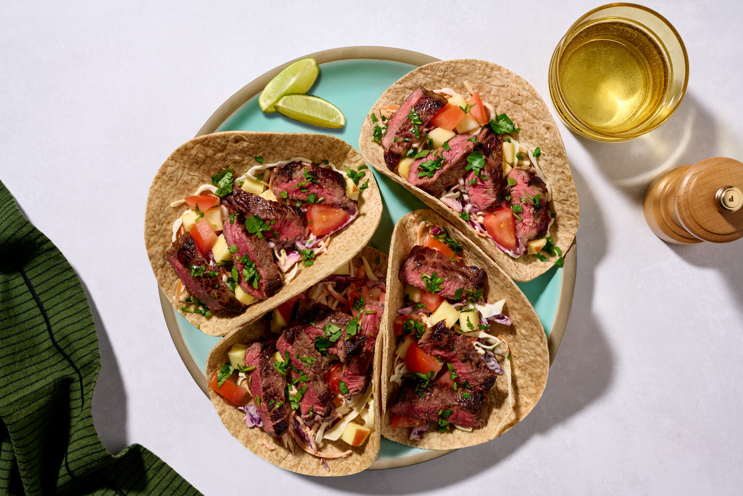 Wraps met steak en pittige regenboogsla