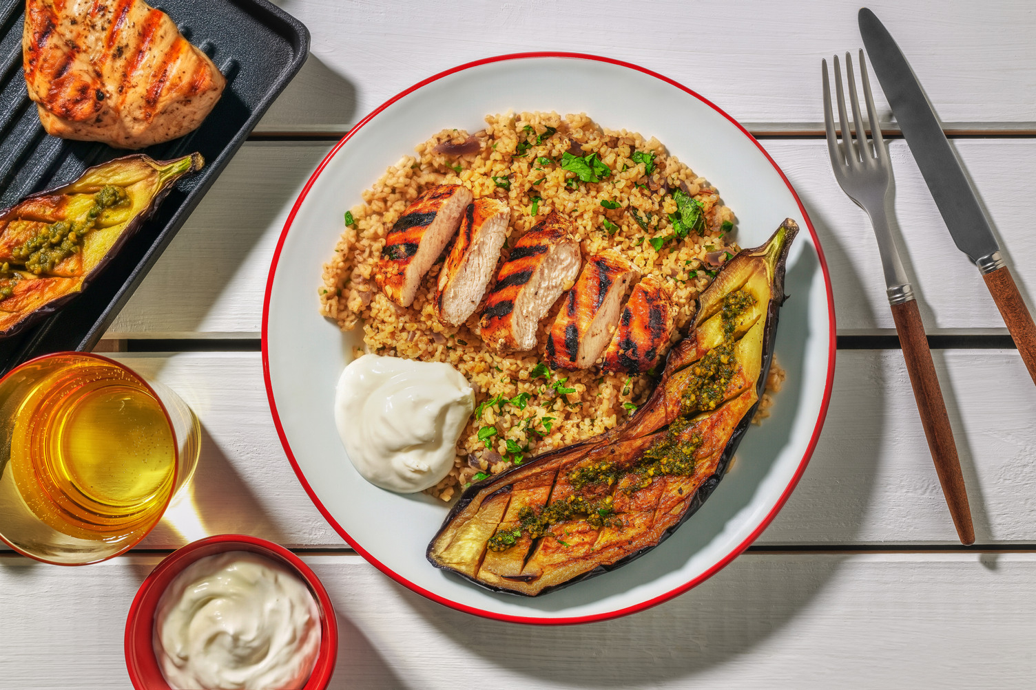 Place au BBQ : poulet à la levantine & labneh