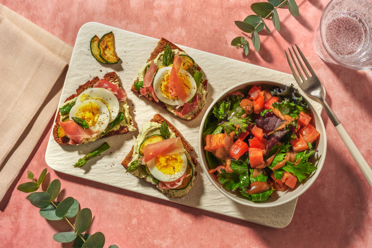 Tartines asperges & prosciutto pour gâter maman