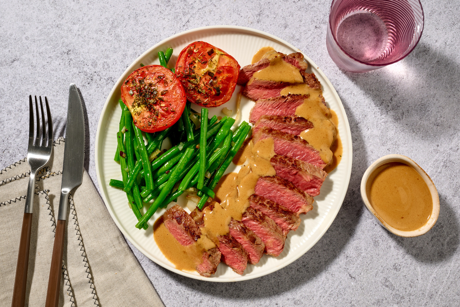 Bavette dorée & tomates à la provençale