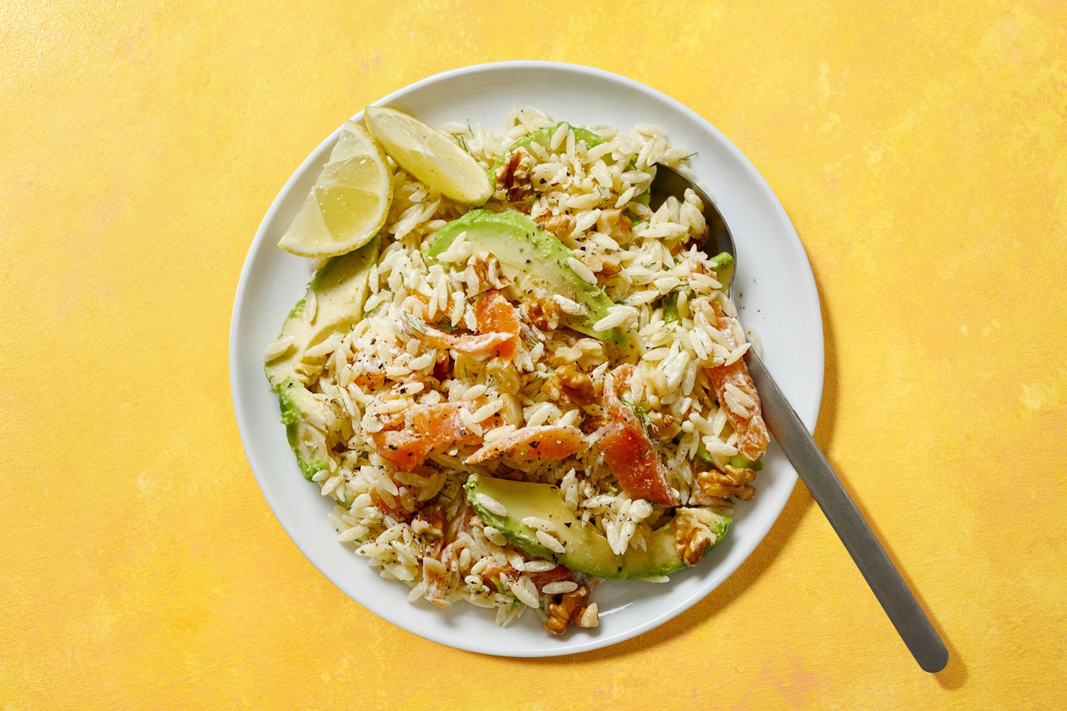 Salade d'orzo, saumon fumé & avocat