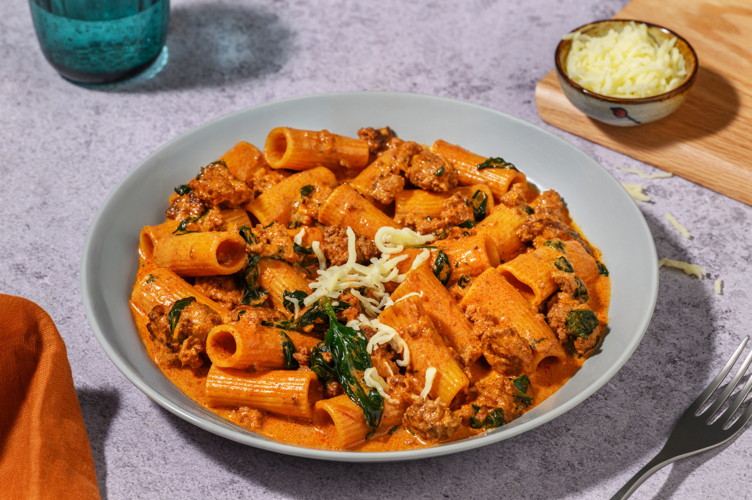 Spicy chipotle pasta, cheddar & bœuf haché