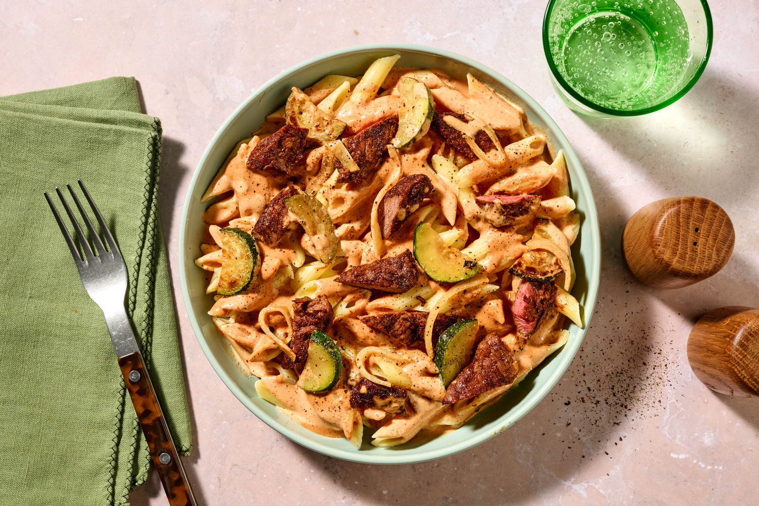 Penne au bœuf & sauce cheddar crémeuse