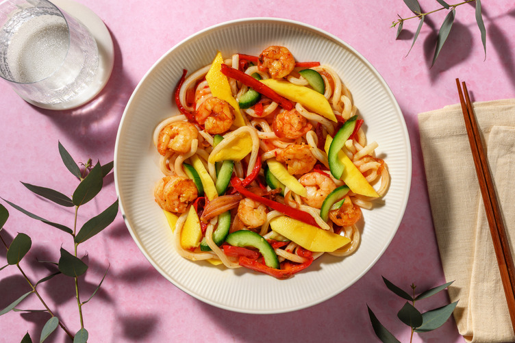 Udonnoedelsalade met garnalen en mango