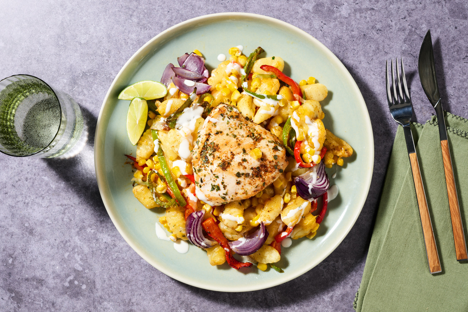 Gnocchi-kiptraybake met een Tex-Mex twist